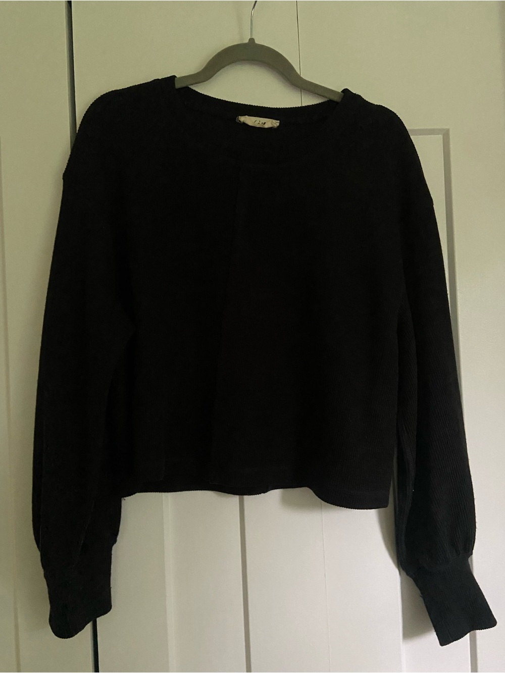 New In Women's Ribbed Black Crewneck Pullover Sweatshirt